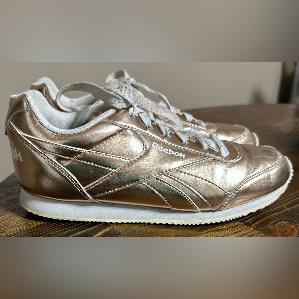 Reebok Shiny Rose Gold and White Sneakers. Runs a little big. size 6.